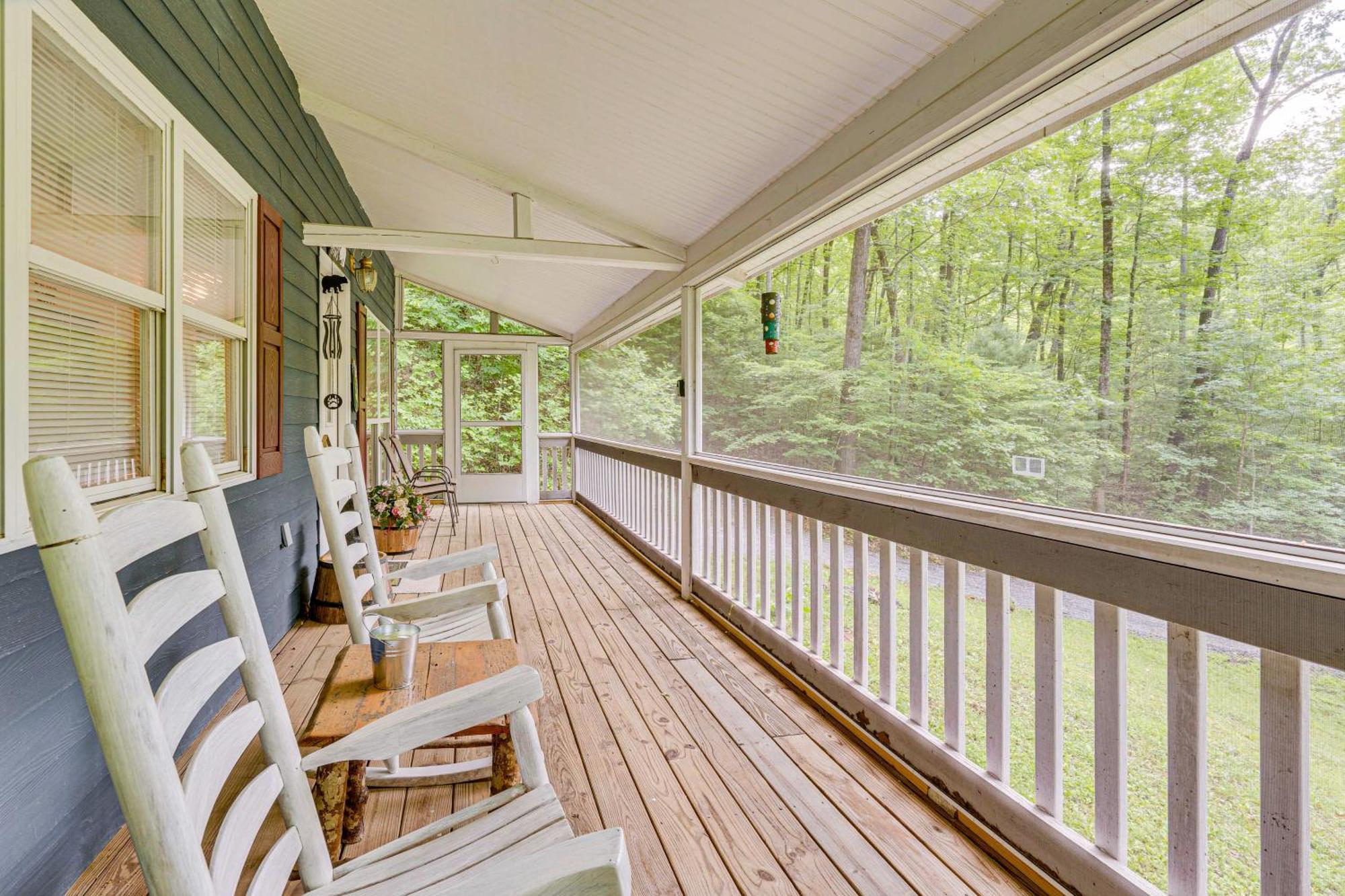 Secluded Cabin With Porch - 7 Miles To Lake Chatuge! Hayesville Eksteriør bilde