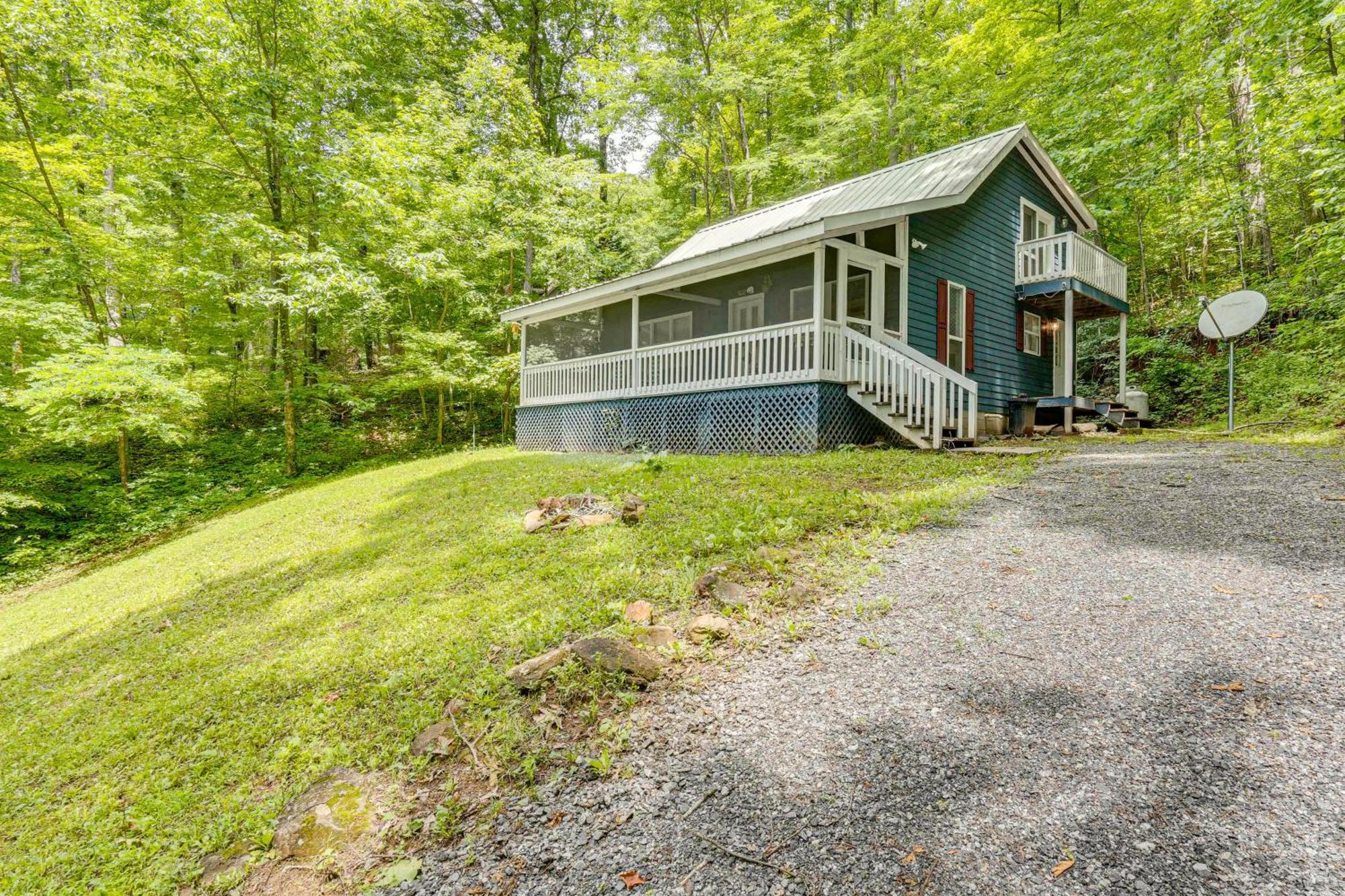 Secluded Cabin With Porch - 7 Miles To Lake Chatuge! Hayesville Eksteriør bilde